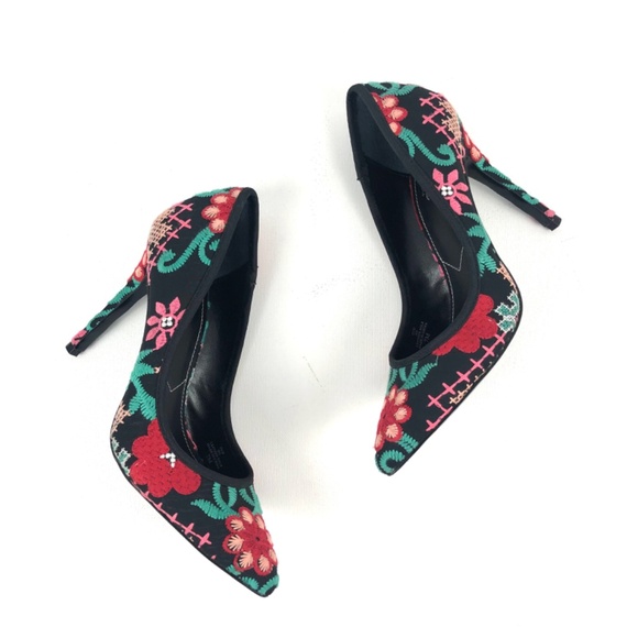 Charles David ‘Addie’ Floral Embroidered Pump - Picture 7 of 15